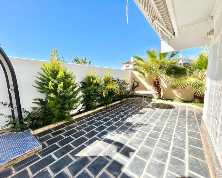 Foto 032d0eb8-214b-4ef0-a33b-bc215d9c57c5. Rent house with heating parking pool in Pueblo Latino Pilar de la Horadada