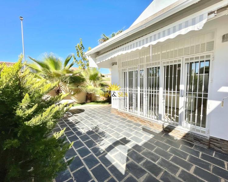 Foto 570dae6d-3de2-4cce-bd91-262dbf4b9a06. Rent house with heating parking pool in Pueblo Latino Pilar de la Horadada