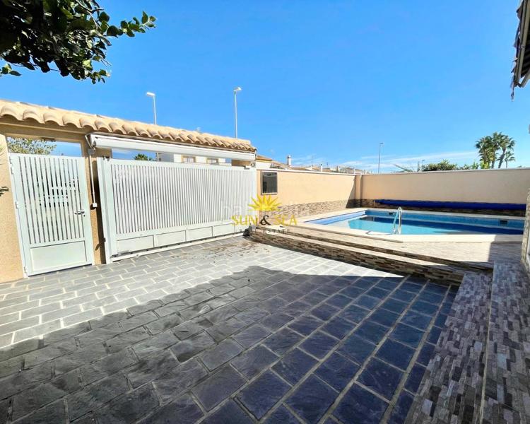 Foto aacb4508-77a1-493e-973a-18ffa563080e. Rent house with heating parking pool in Pueblo Latino Pilar de la Horadada