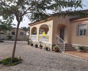 Rent Chalet in Dolores. Iexclalquiler disponible desde ya para todo el antildeo!te prese