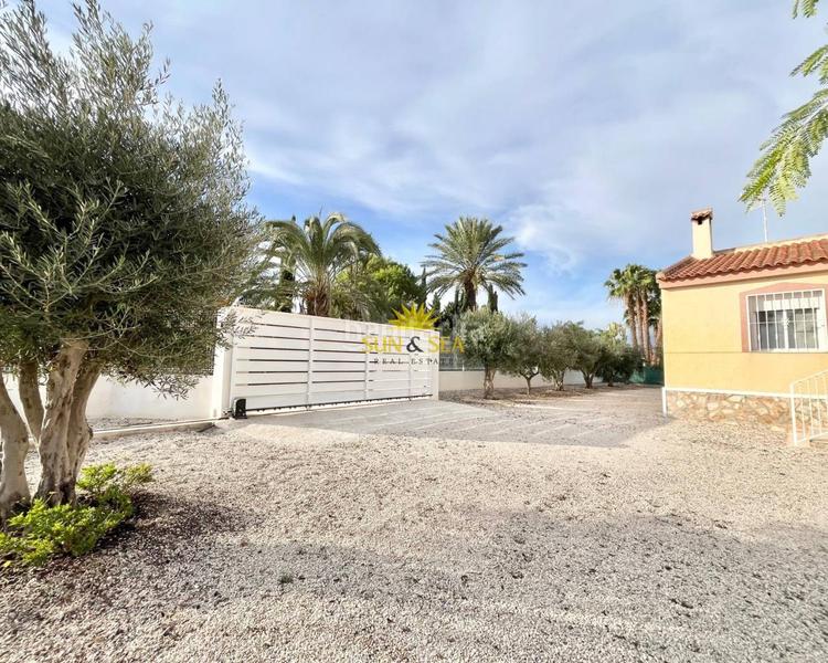 Foto 01188d05-568b-479e-8600-bc6d1e1025ad. Location chalet avec chauffage parking dans Dolores