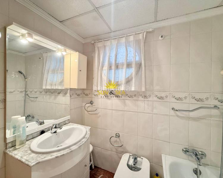 Foto 1882a523-2935-4e27-8ca8-bed4dbcbeef8. Alquiler piso iexclalquiler disponible desde ya para todo el antildeo!te presentamos este espaciosoampnbspapartamento de 4 dormitorios, totalmen en Torrevieja