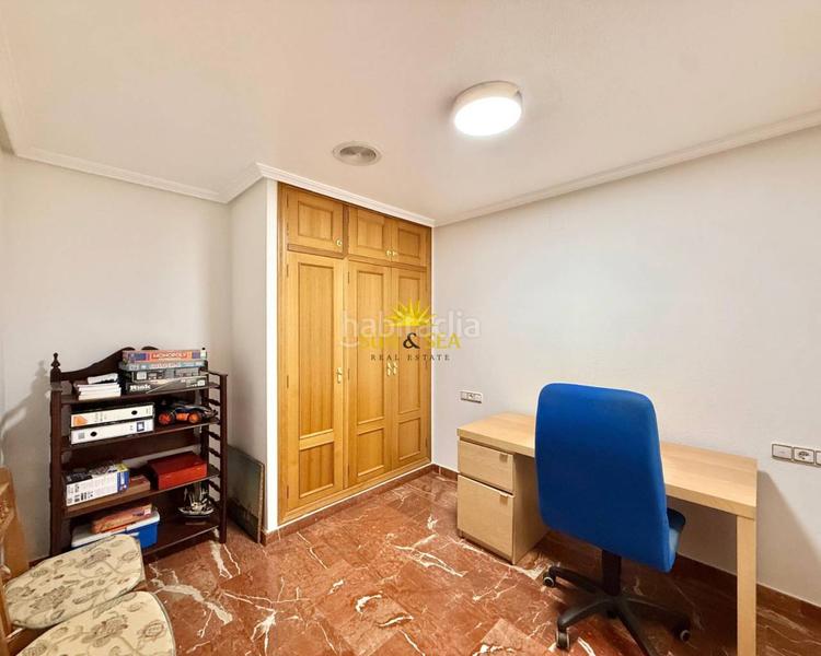 Foto 8dbe94d9-00da-4596-b4ce-46e6d98f1f0e. Alquiler piso iexclalquiler disponible desde ya para todo el antildeo!te presentamos este espaciosoampnbspapartamento de 4 dormitorios, totalmen en Torrevieja