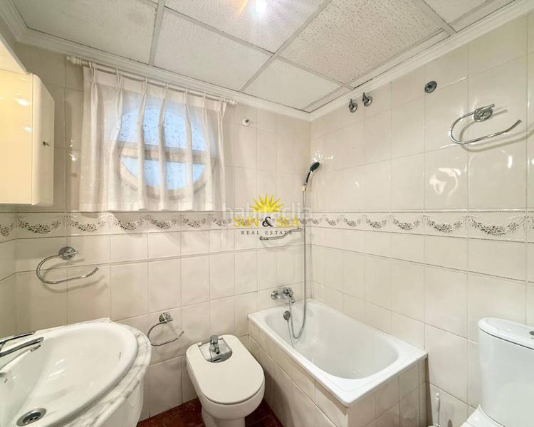 Foto 9e96119e-08b1-4dff-ba5a-830a25ae6baf. Alquiler piso iexclalquiler disponible desde ya para todo el antildeo!te presentamos este espaciosoampnbspapartamento de 4 dormitorios, totalmen en Torrevieja