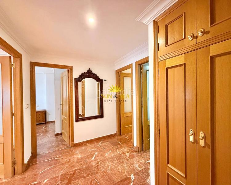 Foto da6c08e9-a6af-4e74-ad9c-6ae758192703. Alquiler piso iexclalquiler disponible desde ya para todo el antildeo!te presentamos este espaciosoampnbspapartamento de 4 dormitorios, totalmen en Torrevieja