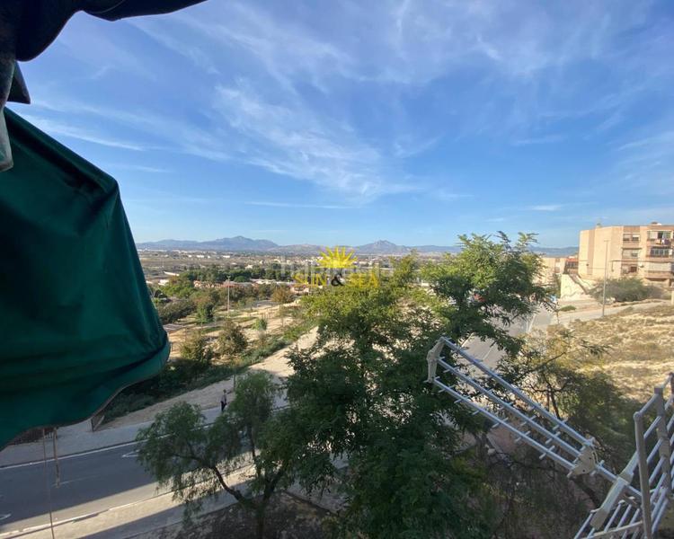 Foto cce64ef4-c78f-4ca0-a436-9cf5a0c628d0. Alquiler piso iexclalquiler disponible desde ya para todo el antildeo!te presentamos esteampnbspluminoso apartamentoampnbspubicado en elampnbspd en Alicante