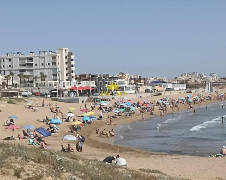 Foto eadcc142-345e-4a5f-9944-6ef6e1ffa0d8. Alquiler piso iexclalquiler disponible desde febrero hasta junio!te presentamos este encantadorampnbspapartamento de dos dormitorios, completame en Torrevieja