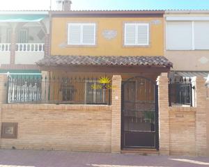House in Playa de los Náufragos. Bungalow en venta en torrevieja ndash 3 dormitorios, terraza y a