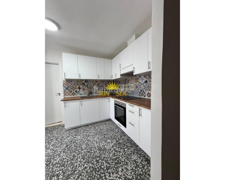 Foto 894637b1-b287-431e-9874-41616f5ee53d. Piso iexclventa de apartamento !amplio apartamento ideal para familias grandes o como inversioacuten, ubicado en una zona en Torrevieja