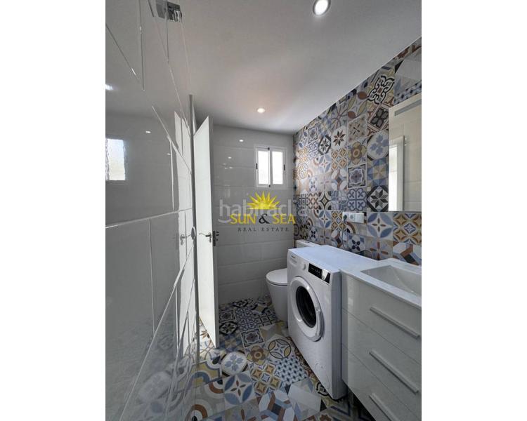 Foto 97158a59-fe62-43ad-9c96-ed78fd7a56f9. Piso iexclventa de apartamento !amplio apartamento ideal para familias grandes o como inversioacuten, ubicado en una zona en Torrevieja