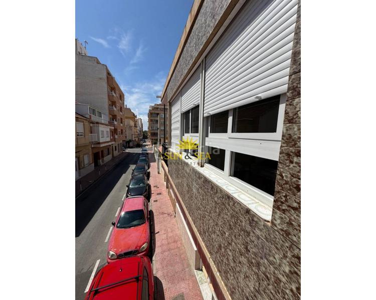 Foto a92d9ae7-4bce-4c95-990e-3cf4988ca21d. Piso iexclventa de apartamento !amplio apartamento ideal para familias grandes o como inversioacuten, ubicado en una zona en Torrevieja