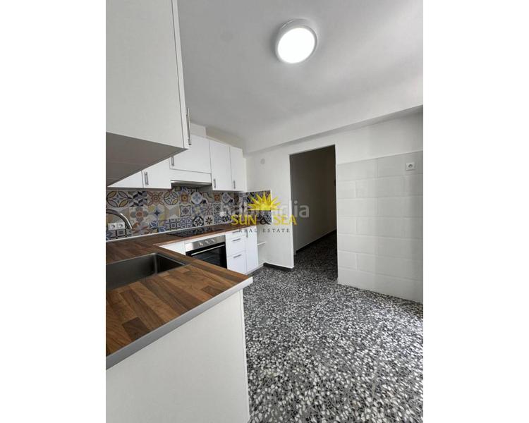 Foto c69911bb-ce36-4602-b124-bfa91db146b9. Piso iexclventa de apartamento !amplio apartamento ideal para familias grandes o como inversioacuten, ubicado en una zona en Torrevieja