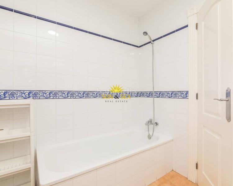 Foto b1923d91-f70d-49d4-9999-f7fddd1d6a94. Lloguer xalet amb calefacció aparcament piscina a Santa Pola