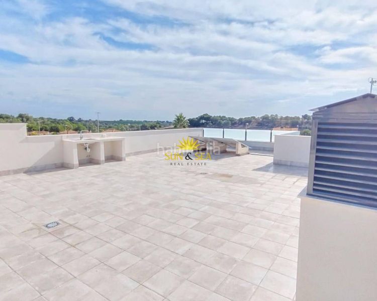Foto 69e125a7-37dc-49c1-9880-919334c4e1a2. Chalet iexclexclusivo chalet de obra nueva en venta!te presentamos este exclusivo chalet de obra nueva en venta, ubicado enampnbsppinar d en Pilar de la Horadada