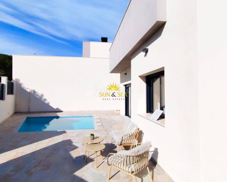 Foto e979a241-7a39-47f7-ba6f-15479e02b58a. Chalet iexclexclusivo chalet de obra nueva en venta!te presentamos este exclusivo chalet de obra nueva en venta, ubicado enampnbsppinar d en Pilar de la Horadada