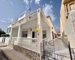 Lloguer Casa adossada a Torre de la Horadada. Alquiler disponible desde octubre hasta mayoesta casa adosada en