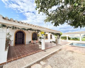 Casa a San Pedro del Pinatar. Iexclventa de finca con chalet y con tierra para cultivo en las
