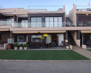 Rent House in Pueblo Latino. Iexclalquiler disponible desde septiembre para todo el antildeo