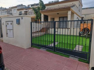 Miete Chalet in Bigastro. Iexclalquiler desde ya para todo el antildeo!chalet en alquiler