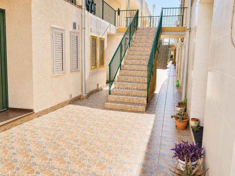 Foto dd1ba498-ff70-4fb5-b0d1-ee3b4e0811fb. Dúplex amb calefacció aparcament piscina a Zona Playa de los Locos Torrevieja