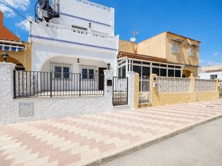 Casa adossada a San Fulgencio. Adosado en venta en san fulgenciodescubre este acogedor adosado