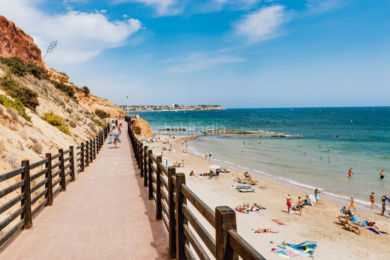 Foto 424ca798-8642-4889-9cd6-d39f789d4ffd. Casa amb piscina a Playa Flamenca Orihuela