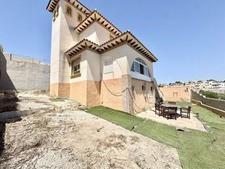 Rent Chalet in Lomas de Cabo Roig - Los Dolses. Iexclalquiler desde agosto para todo el antildeo!chalet en alqui