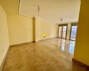 Rent Apartment in Centro - Muelle Pesquero. Alquiler disponible para todo el antildeoeste amplio apartamento