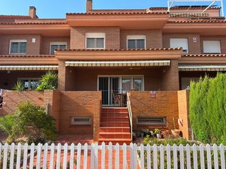 Location Chalet à Ciudad Jardín. Iexclalquiler desde ya para todo el antildeo!te presentamos este