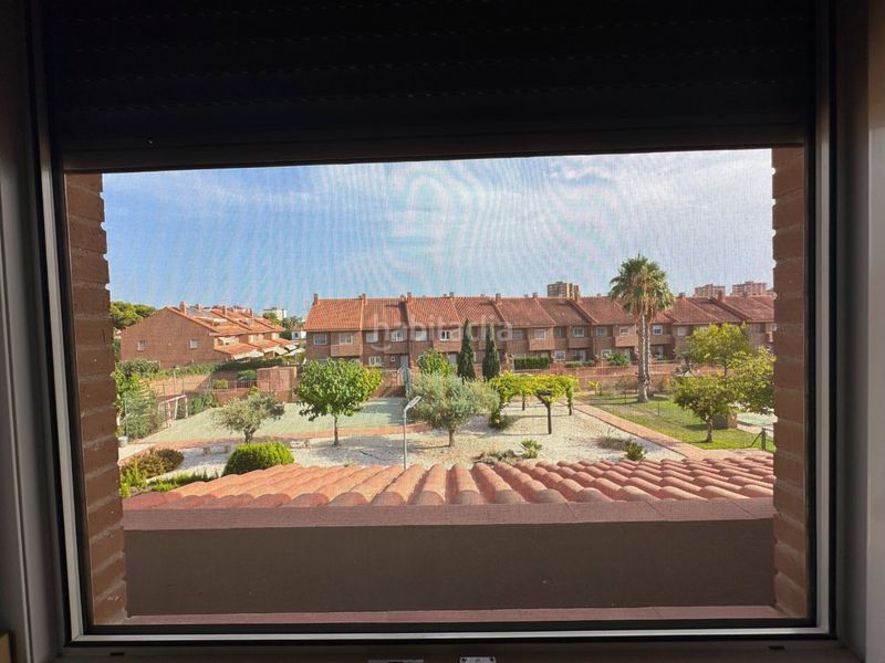 Foto 5b2a8a59-408d-4dc1-9f2b-6c2d91ea6bb2. Alquiler chalet iexclalquiler desde ya para todo el antildeo!te presentamos este fantaacutestico chalet de cuatro plantas en alquiler en ciudad ja en Alicante