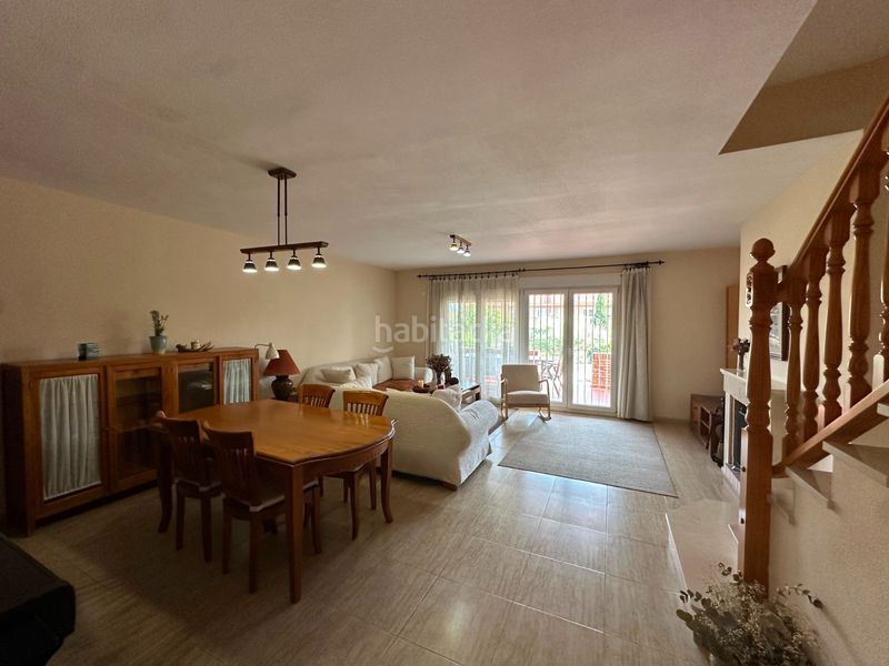 Foto 5e133325-a98c-41c3-98a3-144e82cf1870. Alquiler chalet iexclalquiler desde ya para todo el antildeo!te presentamos este fantaacutestico chalet de cuatro plantas en alquiler en ciudad ja en Alicante