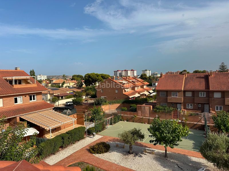 Foto 9e32b54b-beaa-45ce-b704-18b85a5a41c1. Alquiler chalet iexclalquiler desde ya para todo el antildeo!te presentamos este fantaacutestico chalet de cuatro plantas en alquiler en ciudad ja en Alicante