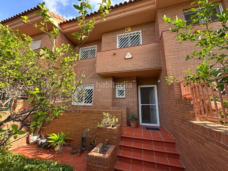 Foto b0665b97-ea21-411e-b082-cdb16bb13307. Alquiler chalet iexclalquiler desde ya para todo el antildeo!te presentamos este fantaacutestico chalet de cuatro plantas en alquiler en ciudad ja en Alicante
