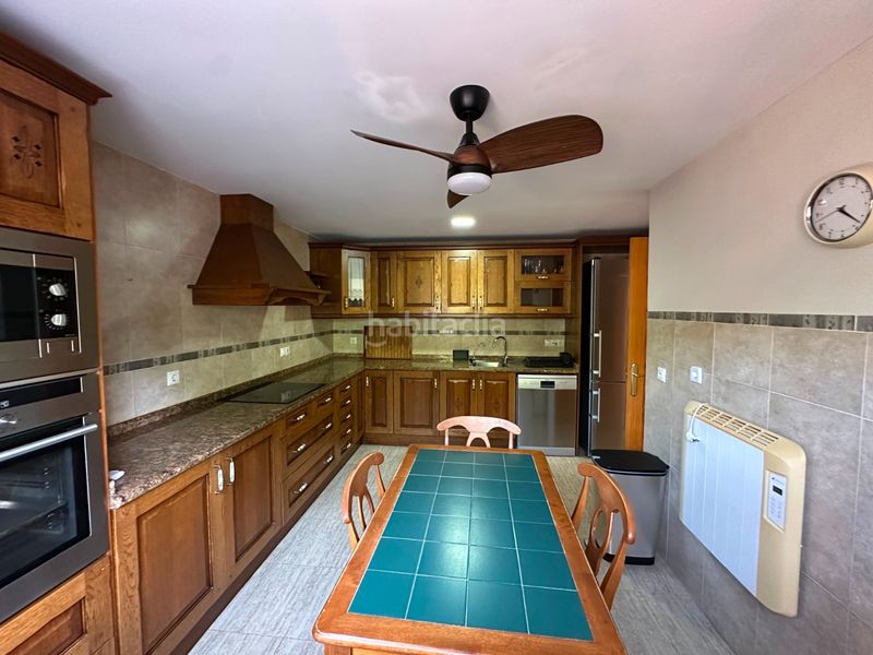 Foto db1e9a70-efda-4c1b-958c-556db7417648. Alquiler chalet iexclalquiler desde ya para todo el antildeo!te presentamos este fantaacutestico chalet de cuatro plantas en alquiler en ciudad ja en Alicante