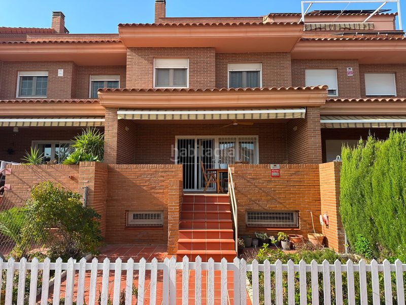 Foto e7901dc7-b665-4dc0-abc5-1c39ba1084a7. Alquiler chalet iexclalquiler desde ya para todo el antildeo!te presentamos este fantaacutestico chalet de cuatro plantas en alquiler en ciudad ja en Alicante