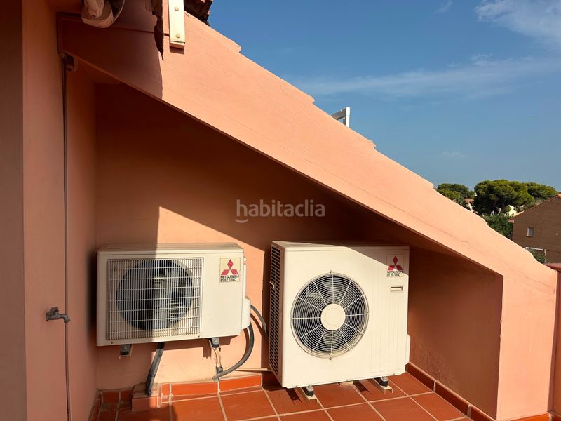 Foto f51c2d7b-82ba-4015-a5c8-6d9f56d0bd07. Alquiler chalet iexclalquiler desde ya para todo el antildeo!te presentamos este fantaacutestico chalet de cuatro plantas en alquiler en ciudad ja en Alicante