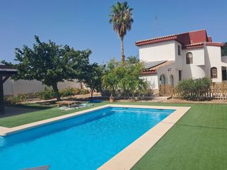Location Chalet à Centro. Iexclalquiler desde septiembre hasta junio!te presentamos este f