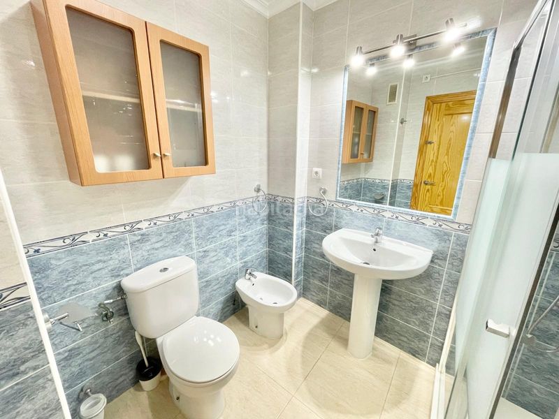Foto 7d01cfda-5f98-4f25-a027-d3001589fe04. Alquiler apartamento iexclalquiler desde septiembre para todo el antildeo!te presentamos este acogedor apartamento en alquiler en los alcaacutezares, u en Alcázares (Los)