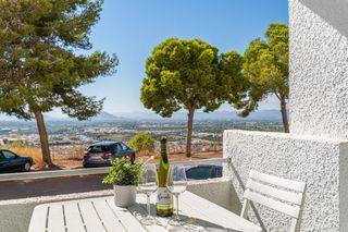 Rent Ground floor in Rojales Hills - Rosa Bungalows. Iexclalquiler desde ya para todo el antildeo!te presentamos este