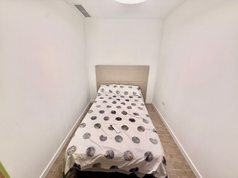 Foto b9ddb3fc-f9ed-49b7-9ca2-dd485ea4c9c7. Miete appartement mit parking in Playa Poniente Benidorm