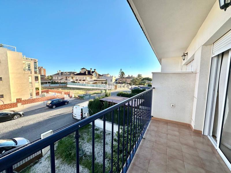 Foto 8b2d15a7-eec4-4ee2-b4c8-b6e48836d567. Pis amb piscina a La Veleta Torrevieja