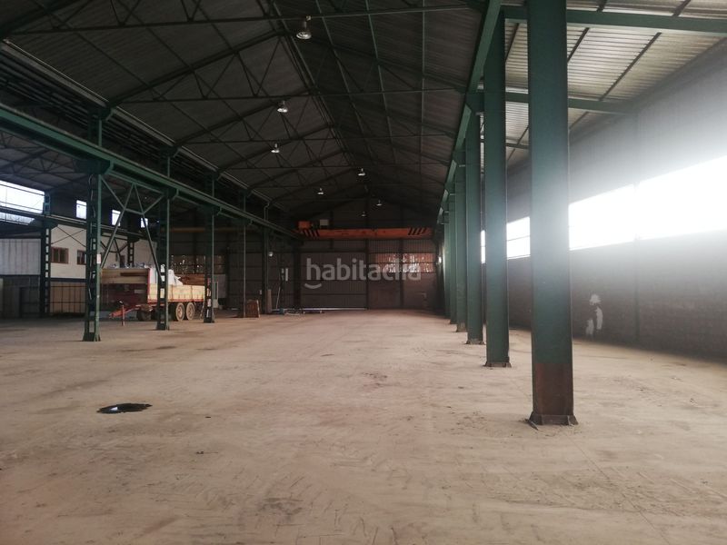 Foto b774eb98-a068-48ab-8750-b6492b95d714. Location bâtiment à usage industriel dans Monzón