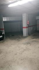 Autoparkplatz in Centre. Plaza de aparcamiento grande