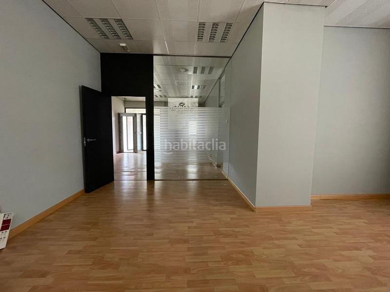 Foto 3f0ee8b7-073e-4707-9b6a-ce6af692cedf. Local comercial venta local zona rosalia de castro en Ponferrada