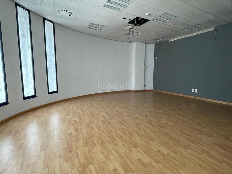 Foto d1bfd816-bc8f-4cf4-8358-2a4c8eaffcf9. Local comercial venta local zona rosalia de castro en Ponferrada