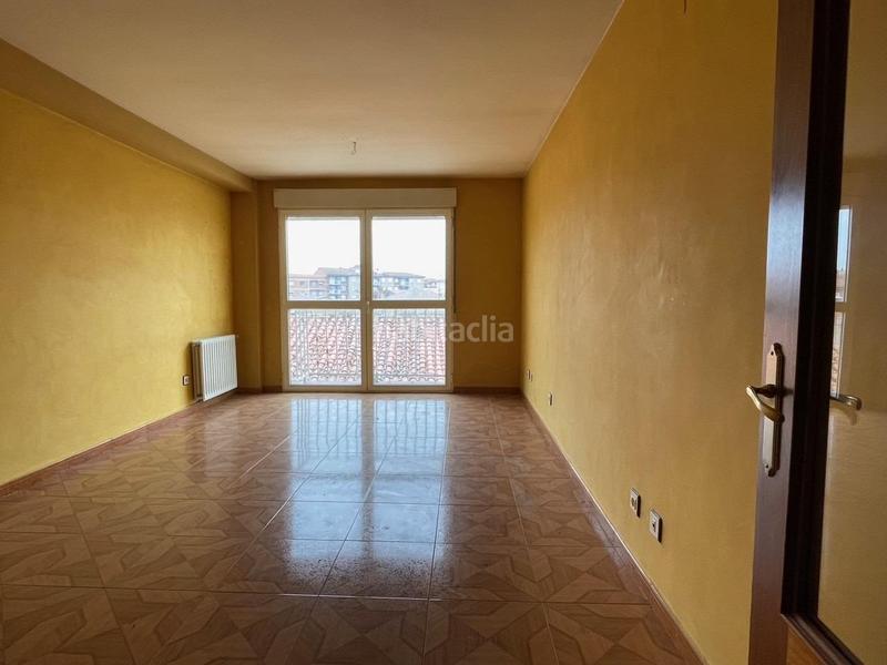 Foto 021d35f5-1450-4e55-b96a-c04dc7920fa1. Duplex avec chauffage dans Valencia de Don Juan