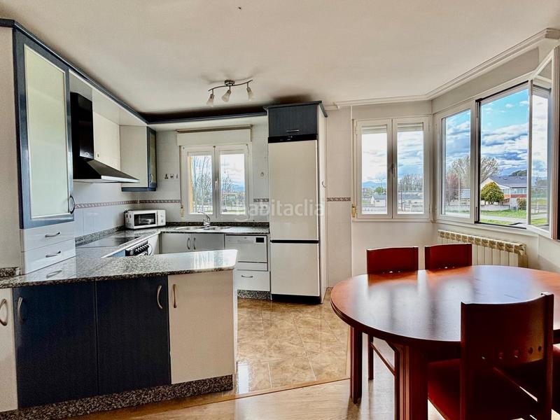 Foto 07072909-59eb-4299-93c1-3e94f24410ce. Casa amb calefacció aparcament a Camponaraya