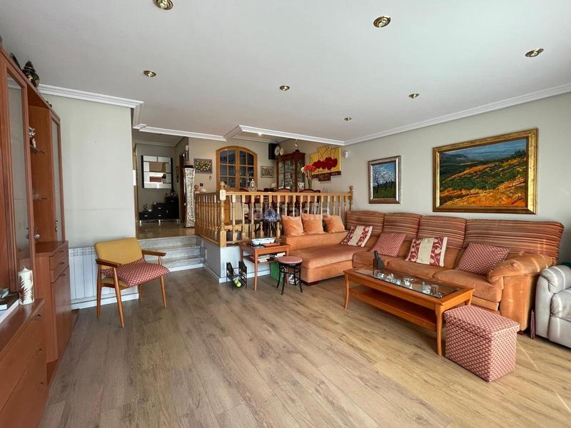 Foto 0f726588-0795-4ddc-8eba-c385f7c5076f. Casa adossada amb calefacció aparcament a Centro Ponferrada