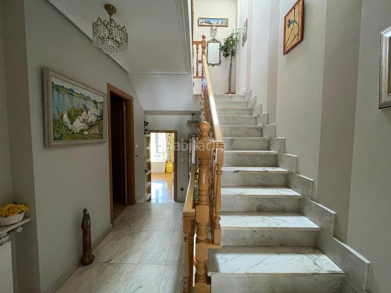 Foto 3f6e2160-75a1-415c-b064-5a59976c17f4. Casa adossada amb calefacció aparcament a Centro Ponferrada