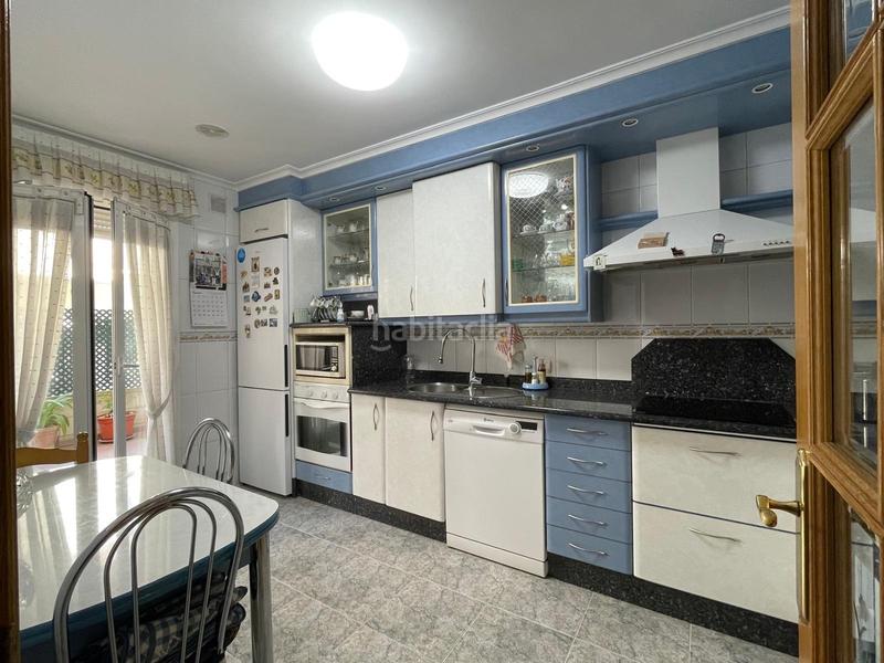 Foto 84a5444b-6c7a-463b-bb44-40a80702a540. Casa adossada amb calefacció aparcament a Centro Ponferrada